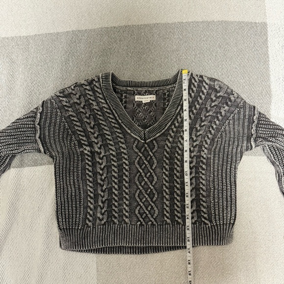 Aeropostale Slouchy Cable-Knit Cropped V-Neck Sweater - Grey Acid Wash - Picture 5 of 9